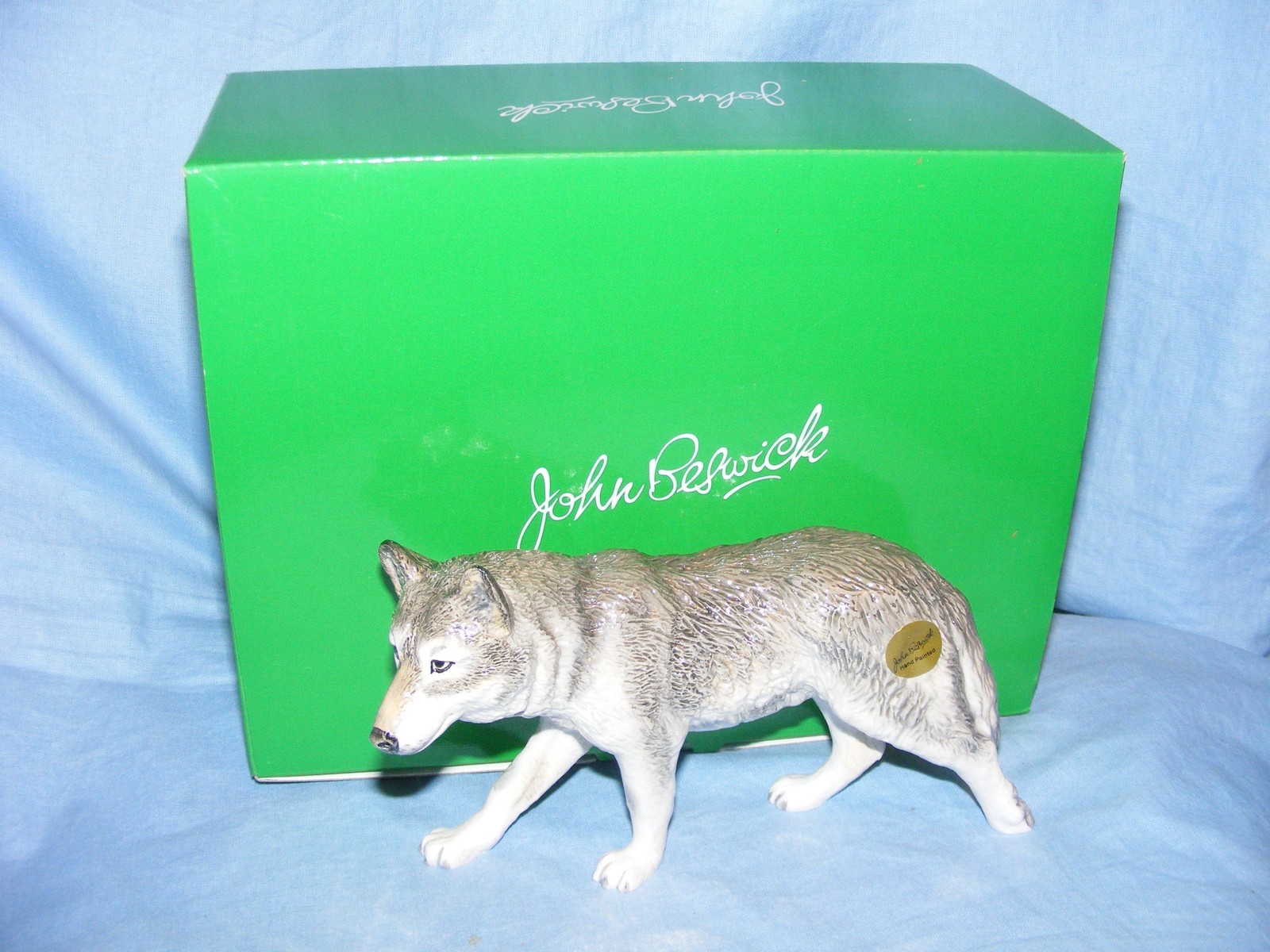 John Beswick Wolf Walking JBDW3 Figurine Present Gift New Boxed