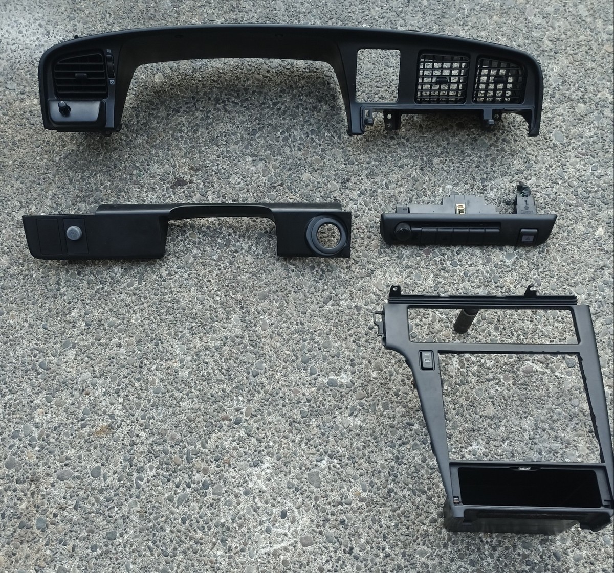 89-92 TOYOTA CRESSIDA Cluster/radio/heater Bezel Complete Set oem