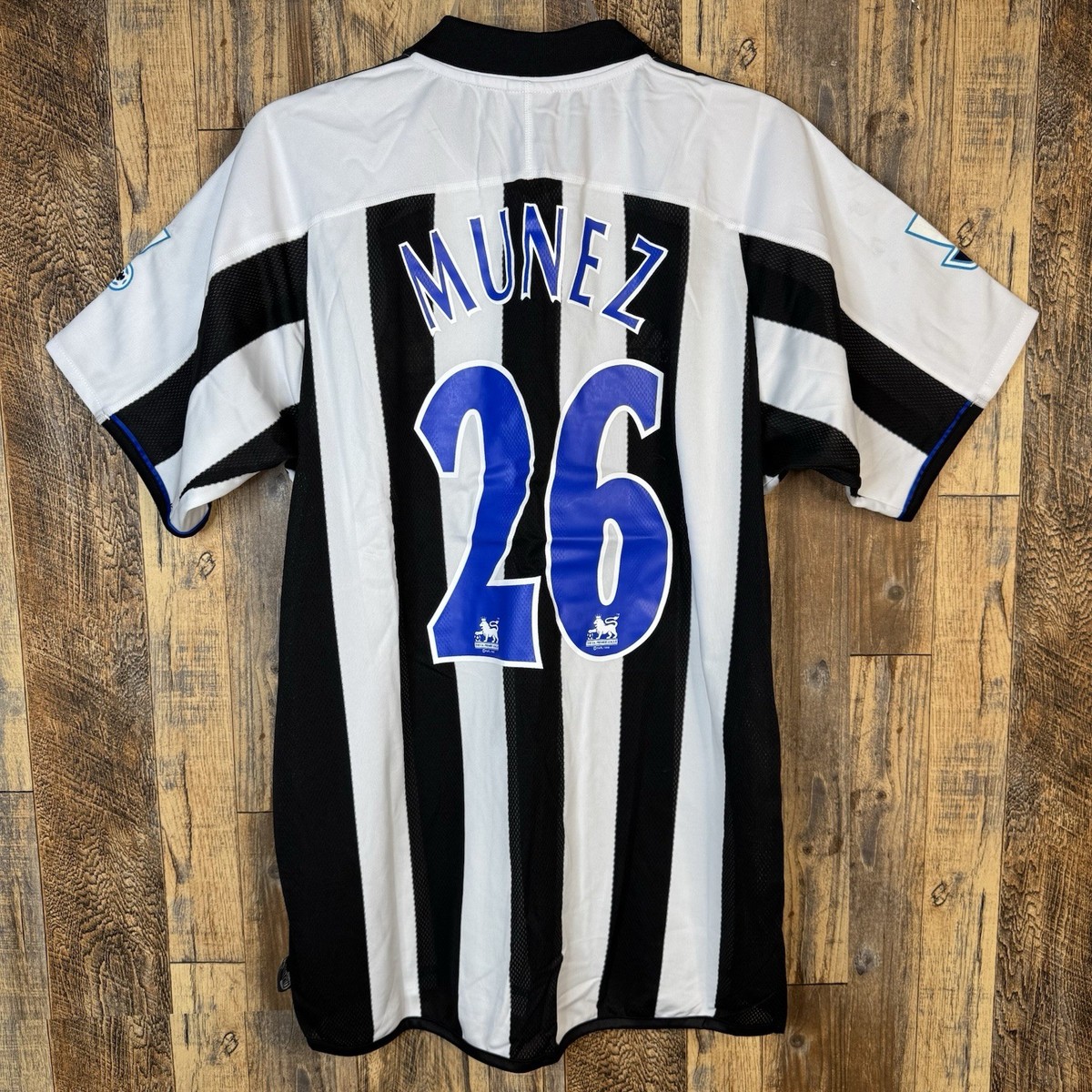 Newcastle United 2003-06 Home Soccer Jersey MUNEZ #26 Men's M | eBay