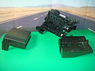 Chrysler Power Distribution Center Relay Box MR588530 Fits Sebring Stratus  D4