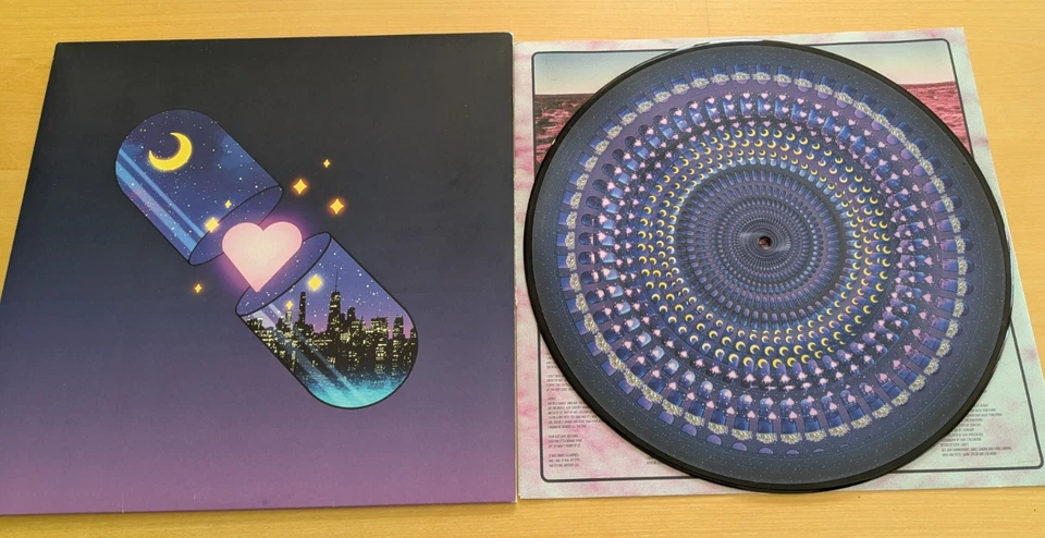 12" Zoetrope Vinyl THE VACCINES: "Back In Love City" Blood Records hand-numbered - Bild 2 von 4