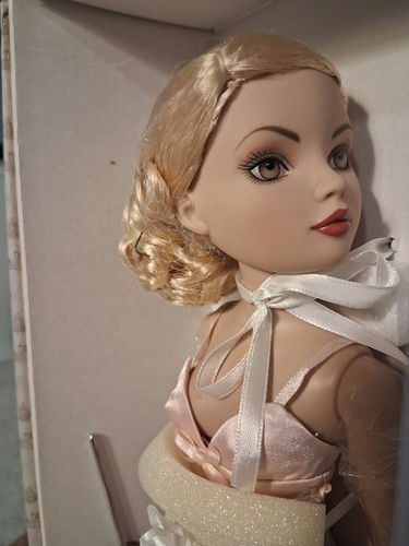A Rather Weary Doll - Robert Tonner's Ellowyne Wilde - World Collectors Net