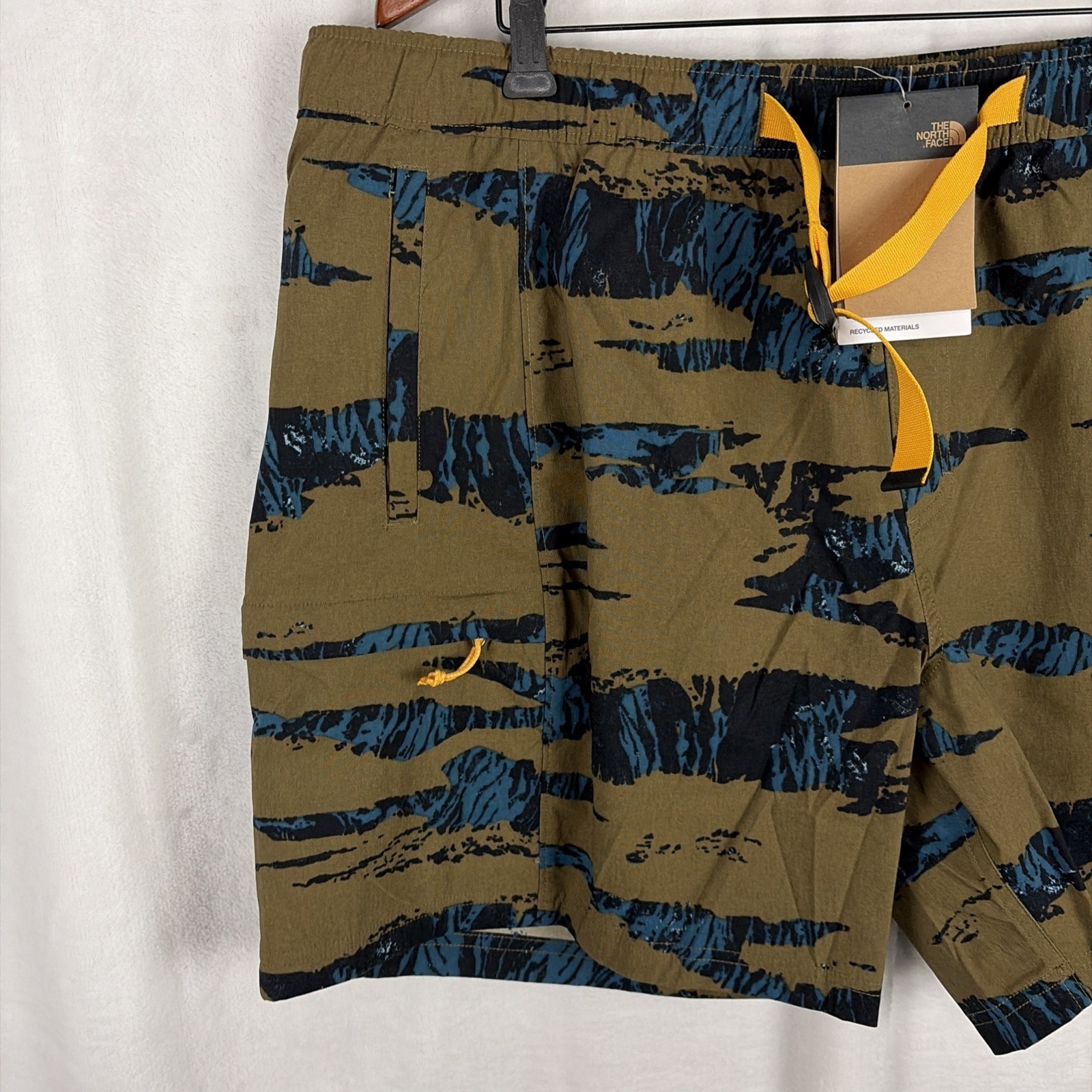 The North Face Shorts Mens 2XL Relaxed Wicking Belted Cargo Brown NWT thumbnail 2