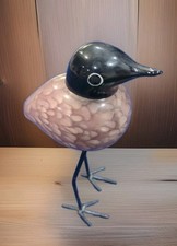 Statuina uccellino viola in vetro soffiato a mano con gambe in metallo stile moderno metà secolo