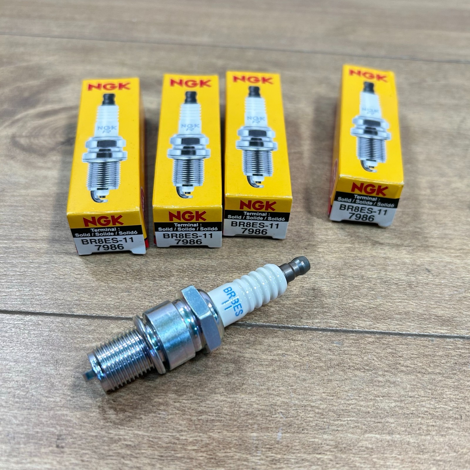 NGK SPARK PLUGS / 4 PACK / BR8ES-11 7986