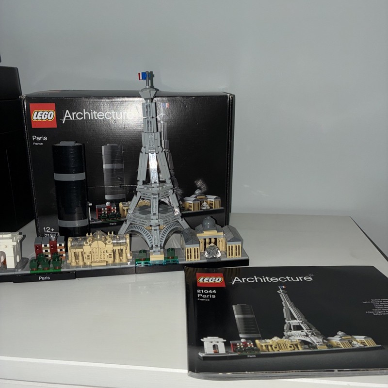 LEGO Architecture Paris 21044 Building Set with Box and Instructions