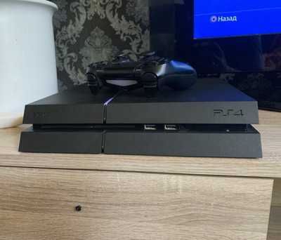 Sony PlayStation 4 Konsole Schwarz mit DualShock 4 Controller, HDMI- & USB-Kabel