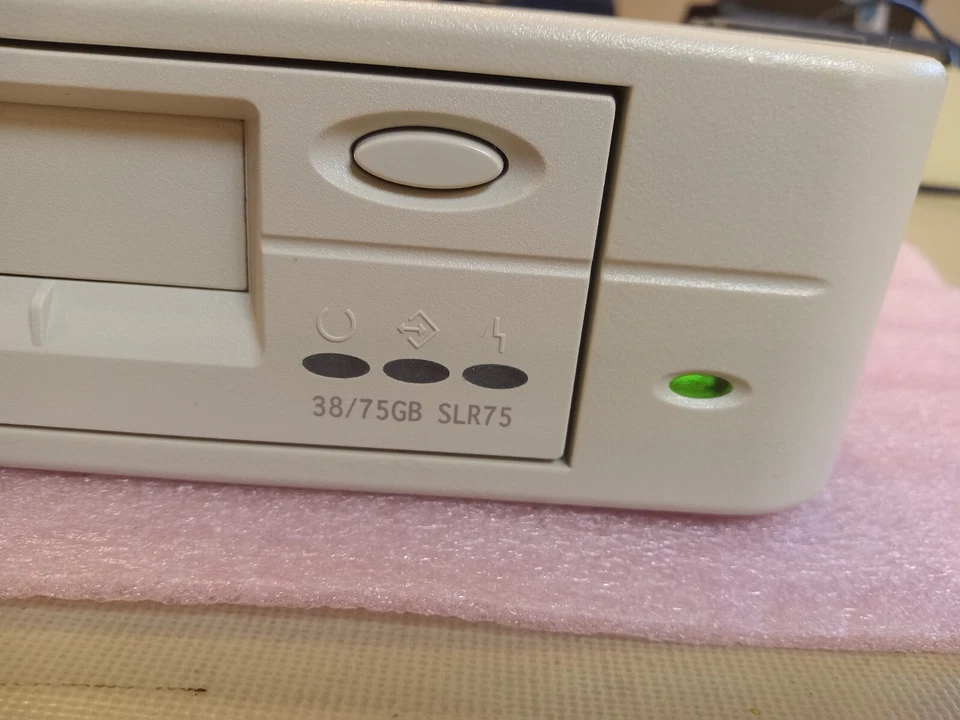 TANDBERG DATA SLR75 38GB/75GB SLR EXT Tape Drive SCSI - Image 2 of 4