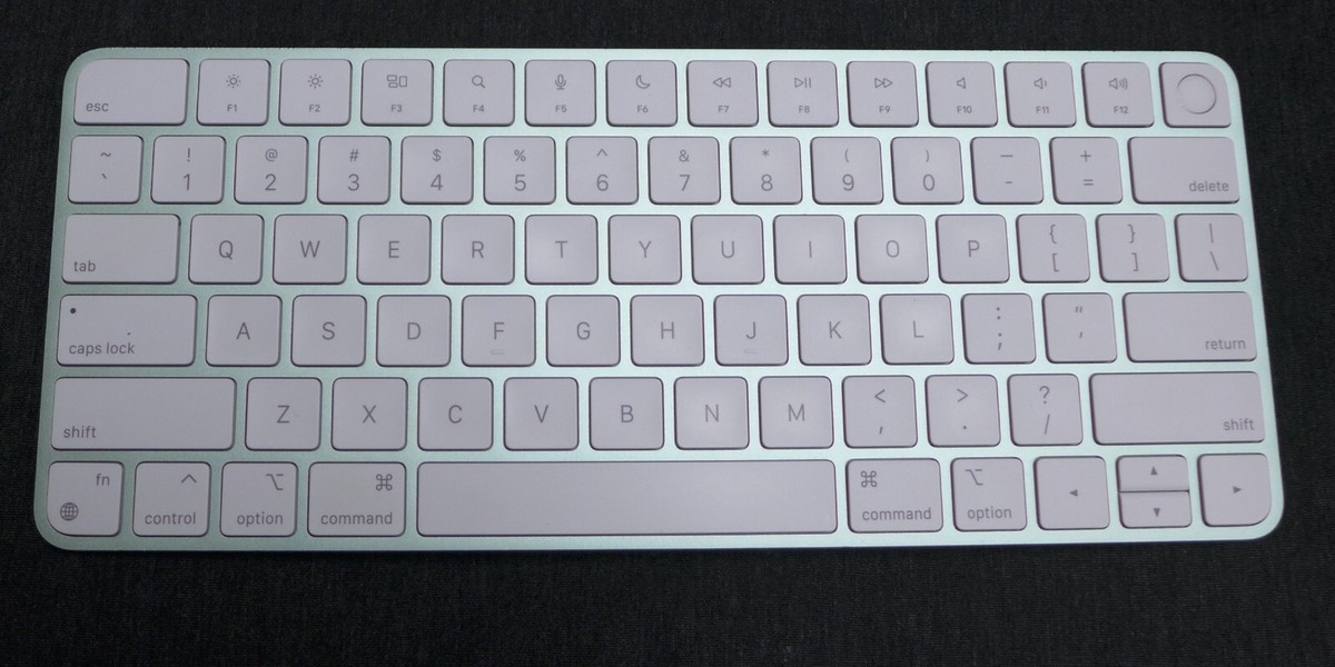 限定品 グリーン TOUCH ID APPLE MAGIC KEYBOARD Apple Magic Keyboard with Touch ID - Green, Used