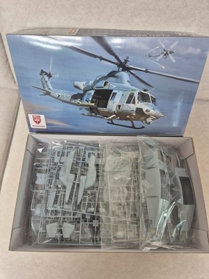Academy 1/35 USMC UH-1Y Venom US Marine Helicoptor Huey Model kit