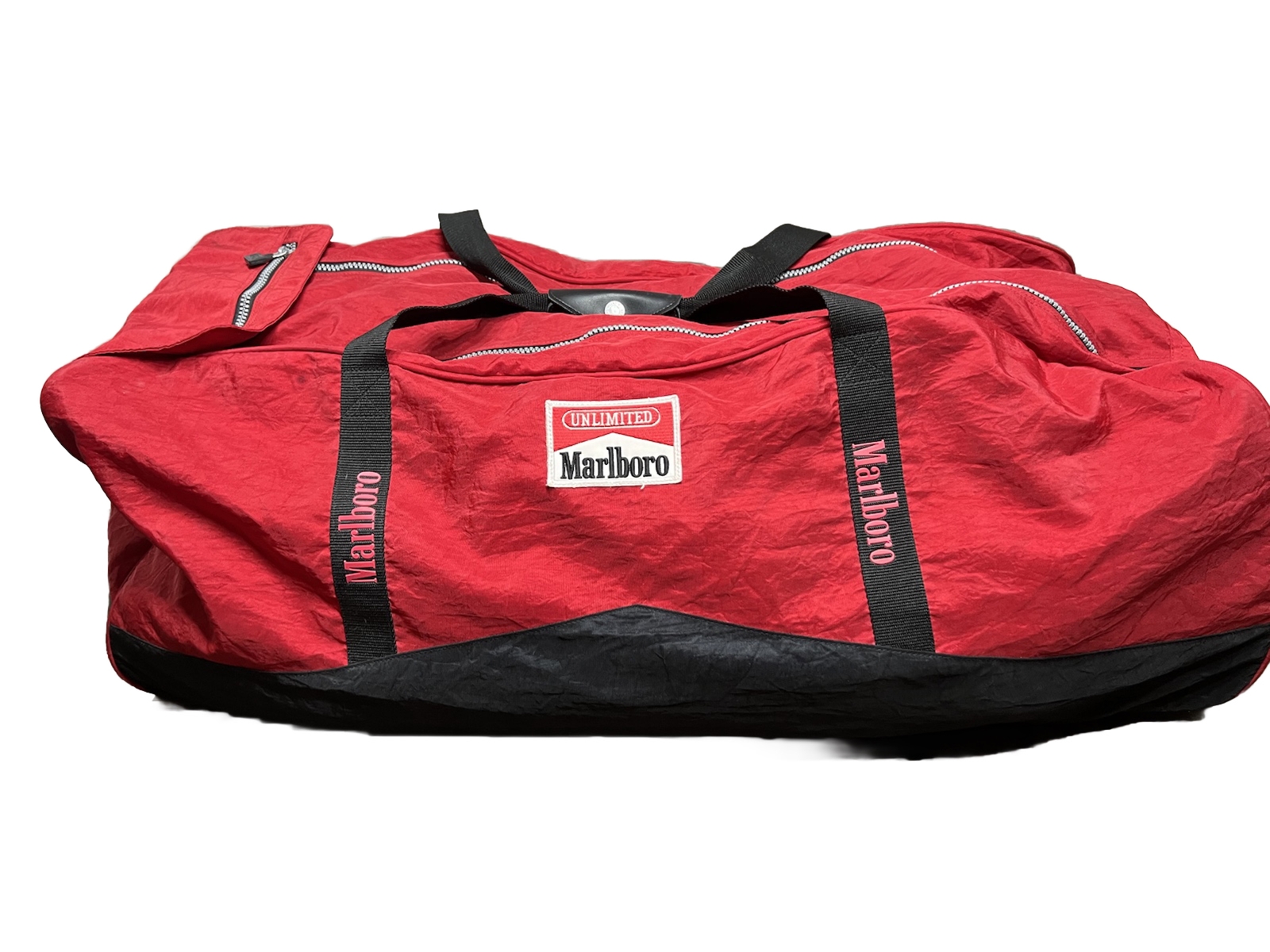 Marlboro Unlimited Gear Wheeled Duffle Bag Red & Blac… Gem
