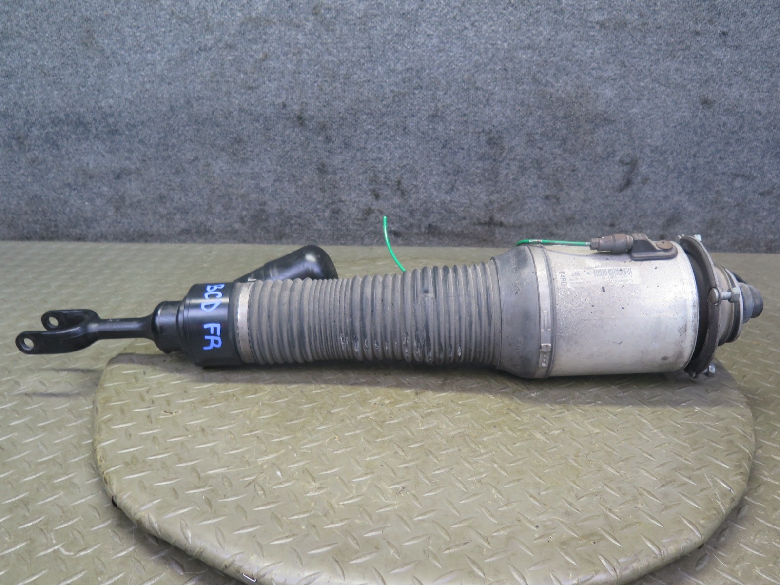 2006-2012 BENTLEY FLYING SPUR FRONT RIGHT SIDE AIR RIDE AIR SHOCK STRUT ABSORBER