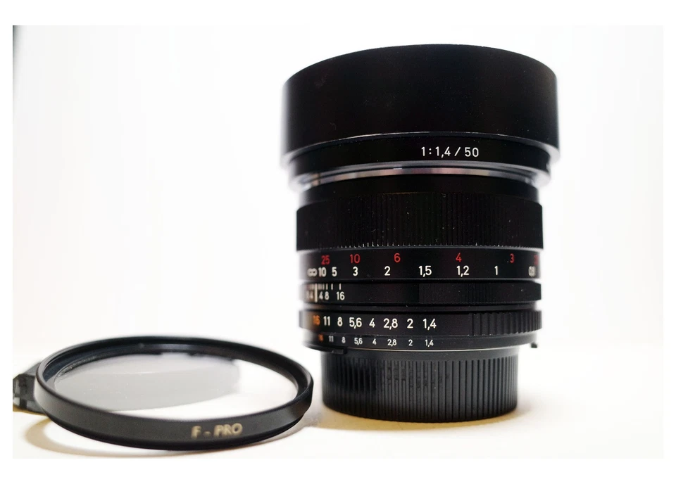 CARL ZEISS T* PLANAR 50mm f1.4 ZF. 2 Lens with original hood for Nikon F-Mount - Image 3 of 4
