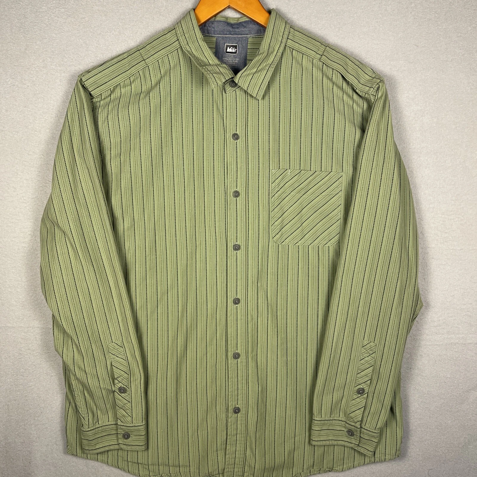 REI Long Sleeve Button Up Shirt Men’s 2XL Green Stripe Pocket Hiking Performance
Opens in a new wind