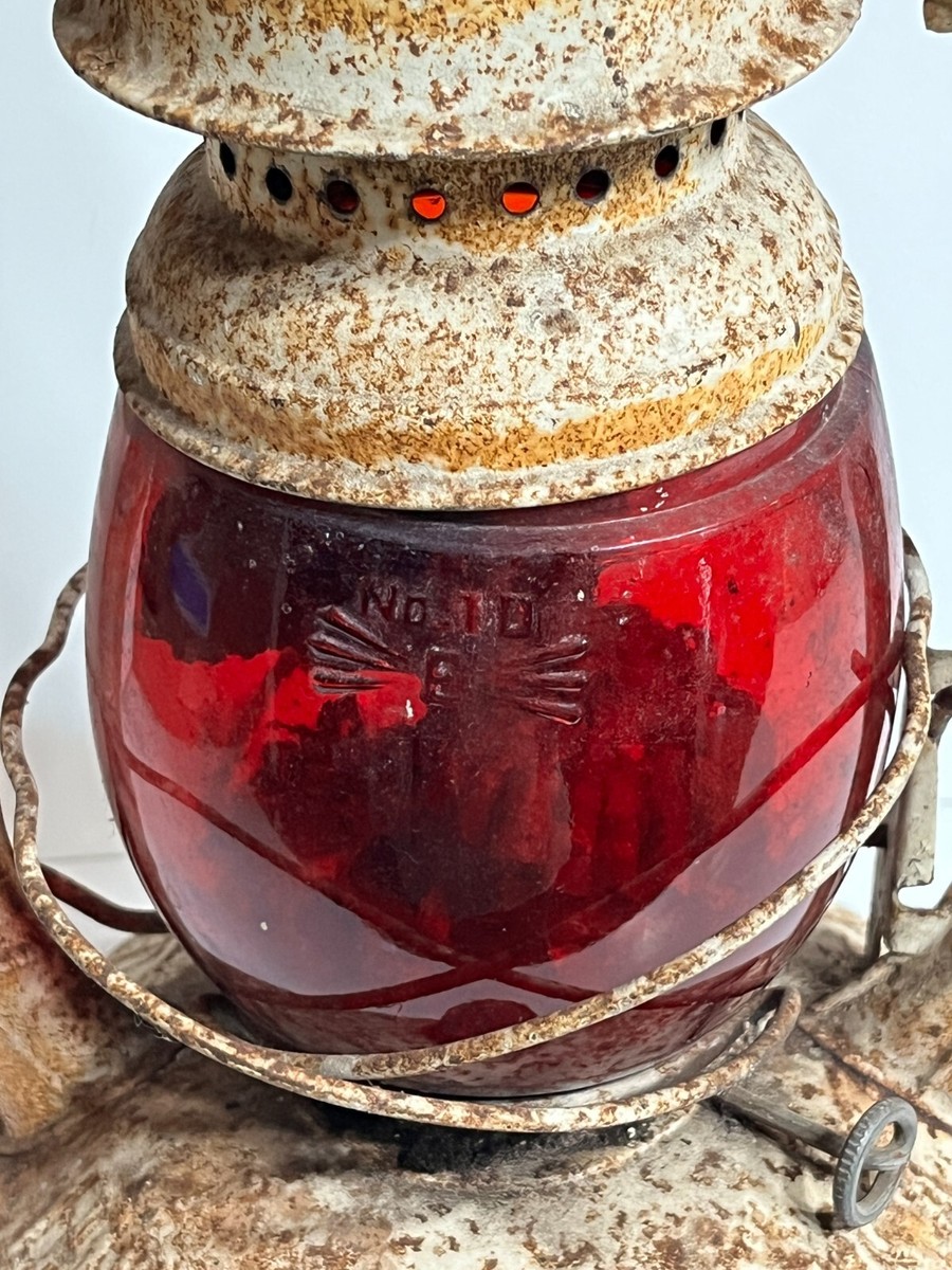 Vintage Dietz Little Wizard No 10 E Red Globe Glass 12” Lantern
