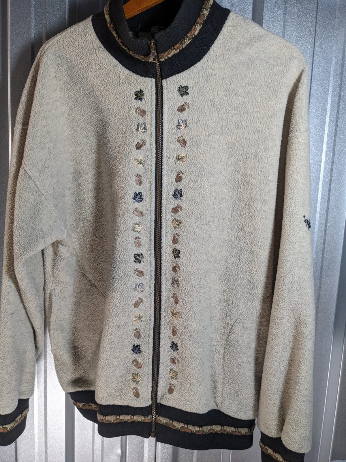 Vintage Tundra Sport Canada Fleece - Large - Embroidered Pattern