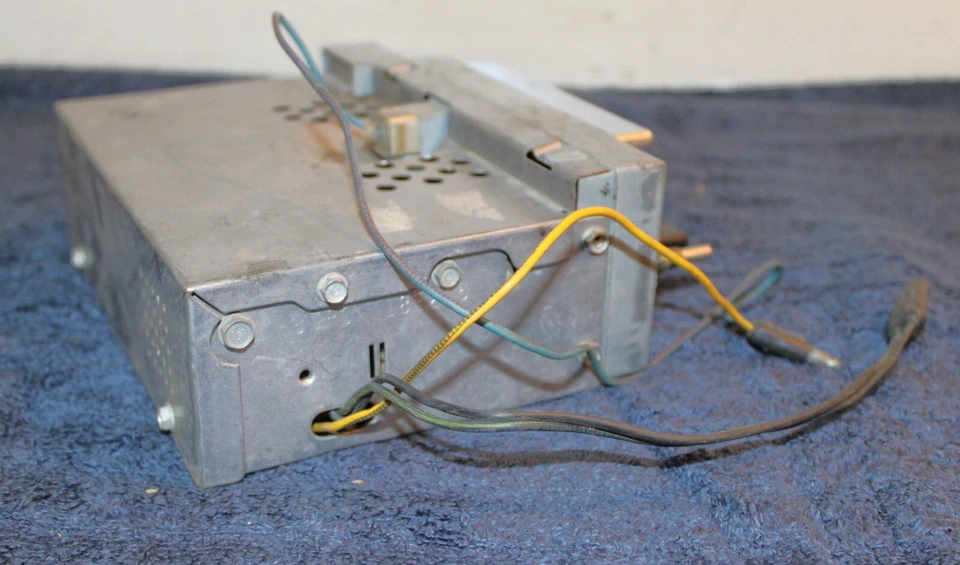 1968 1969 Fairlane 500 Torino GT Ranchero Comet Montego Cyclone ORIG AM RADIO - Image 4 of 4