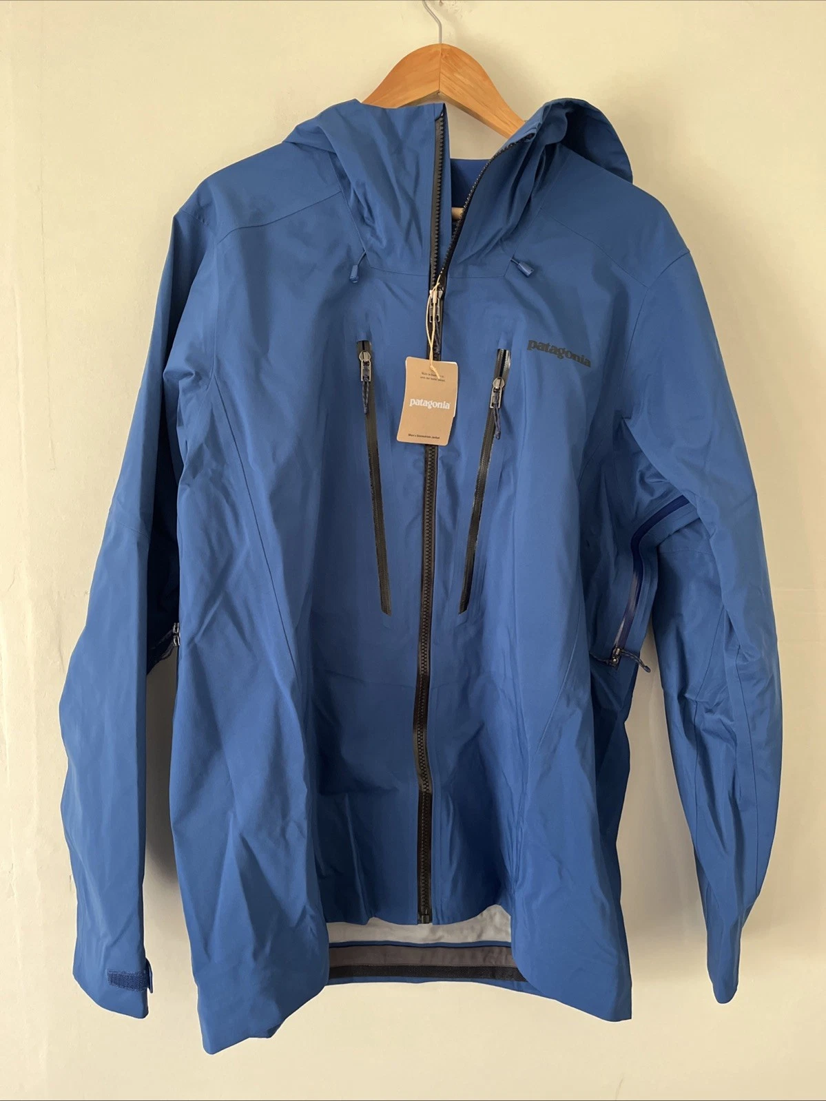New Patagonia Stormstride Ski Snow Rain Jacket - Men's Medium Clement Blue - NWT
Opens in a new wind
