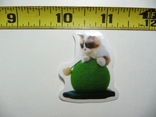 FUNNY CAT KITTEN SMALL STICKER DECAL BALL STING TWINE PET FELINE FUNNY