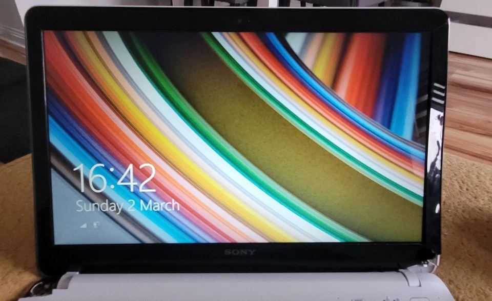 Laptop sony Vaio  svf152a29m Used ,working But Bad Condition , Ideal For Parts  - Image 3 of 4