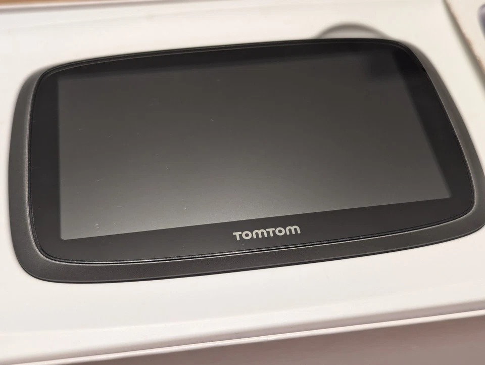 TomTom GO 500 Automotive Portable GPS Bundle Lifetime Maps 5in Touchscreen - Image 4 of 4