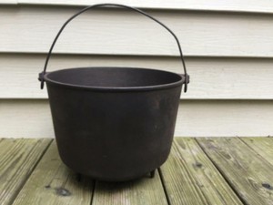 Antique 9 Quart Cast Iron 3 Leg Pot Witch Cauldron Kettle