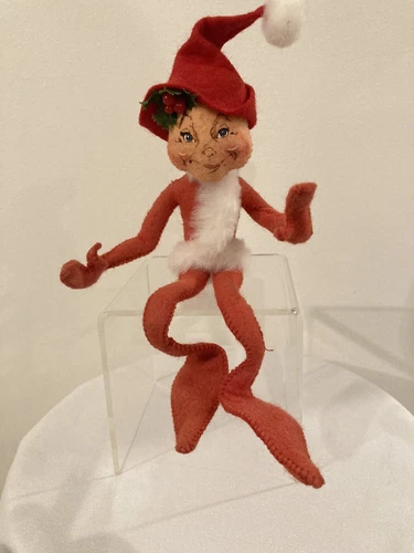 Annalee 2000 Red Christmas Elf 8" Doll Holiday  Holly and Berries