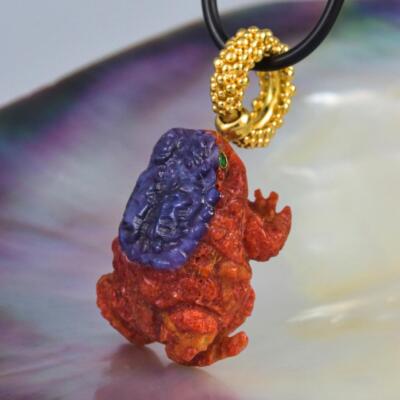 Toad Frosch Hängelampe Rot Schwamm Koralle, Emeald & Gold Vermeil Silber 9.39g