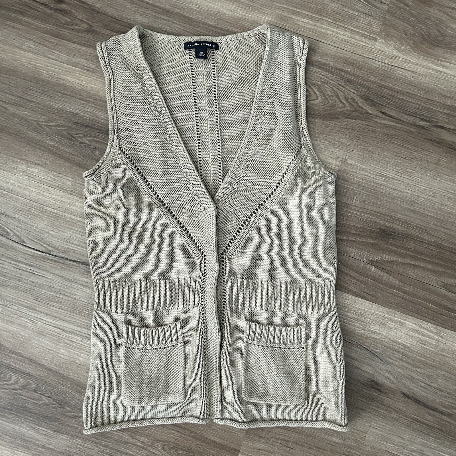 Women’s Beige Knit Vest by Banana Republic in XS
