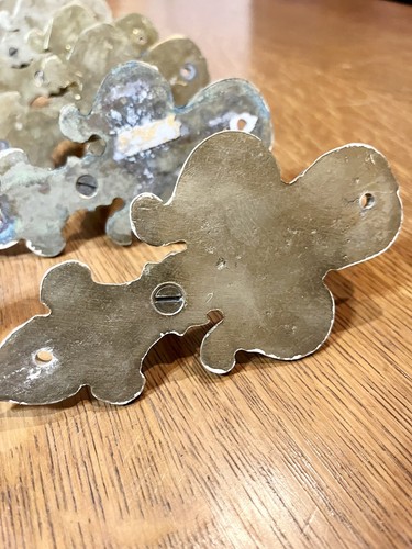 One Vintage Brass Fleur De Lis Hooks Glo-Mar Artworks New York Hardware 15 Avail - Picture 7 of 7