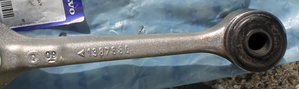 NUEVO Brazo de control delantero izquierdo genuino OEM VOLVO 740, 760, 940, 960 Foto 2 de 4