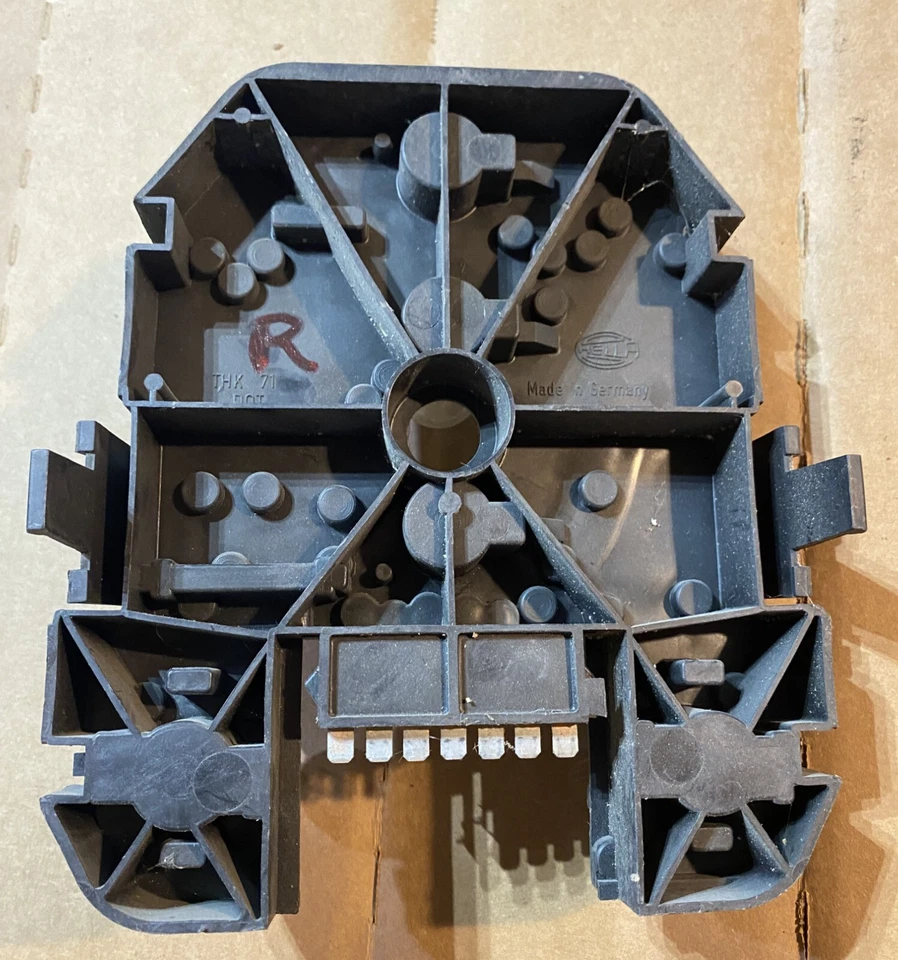 Placa de circuito de luz trasera Saab 9000. 1986 a 1993 derecha Foto 2 de 4