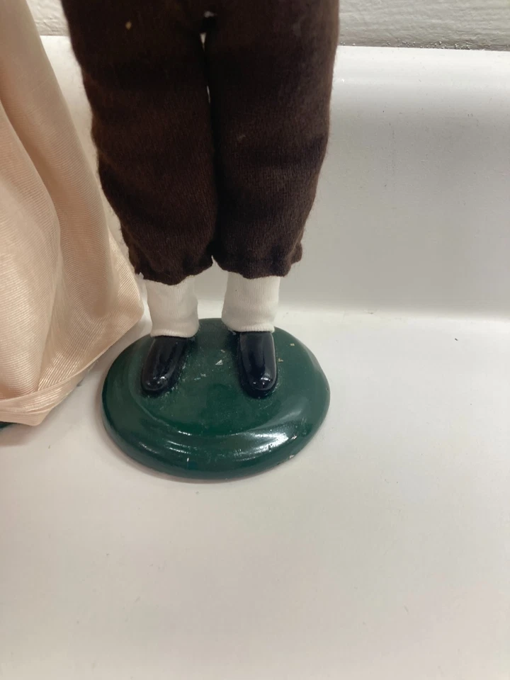 1995 Byers Choice Holiday Caroler Figure Pair Woman And man with skates - Image 4 of 4