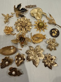 VINTAGE BROOCH & EARRING Sarah Coventry Accents By Hallmark Giovanni AVON