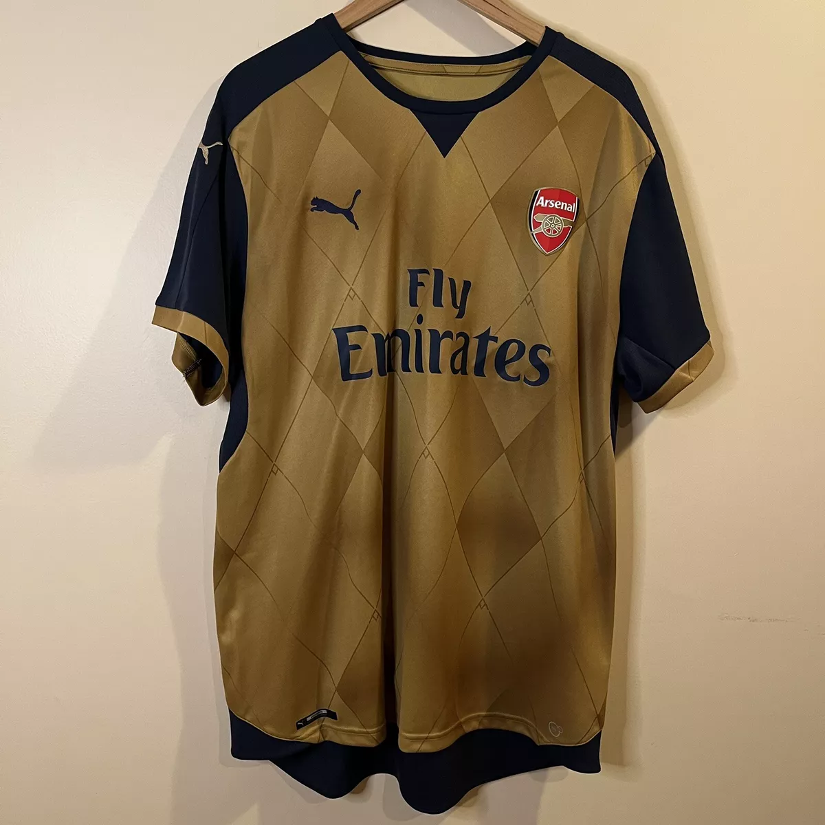 Gold hotsell soccer jersey