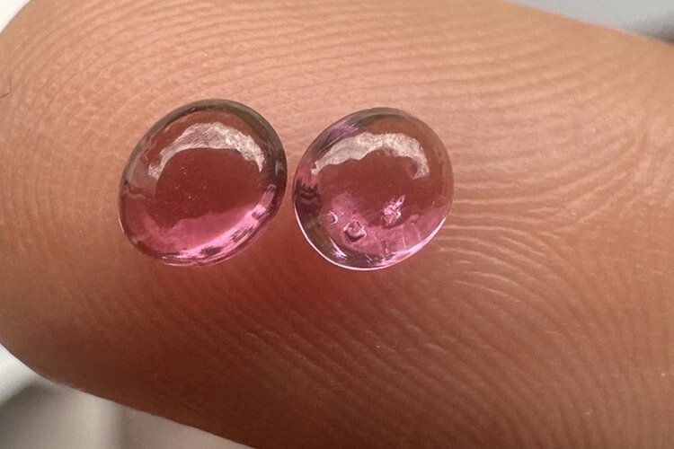 0.9 Ct Natural Small Cabochon Garnets( .5, .4) - Image 3 of 4