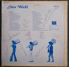 RECORD SLEEVE SIGNED BY NINE MANCHESTER UNITED PLAYERS ! GEORGE BEST etc c.1972