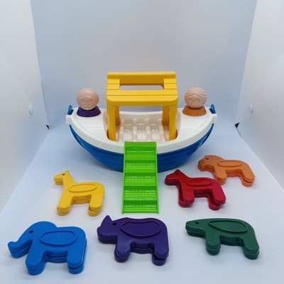 Tupperware Tupper Toys Noahs Ark Boat Bathtub Toy Cookie Cutter Animals Complete
