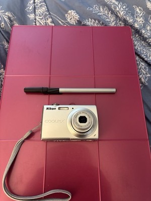 Nikon Coolpix S203 RETRO Y2K-10 MP Digital Camera-SD Card & Charger-Tested Exc.