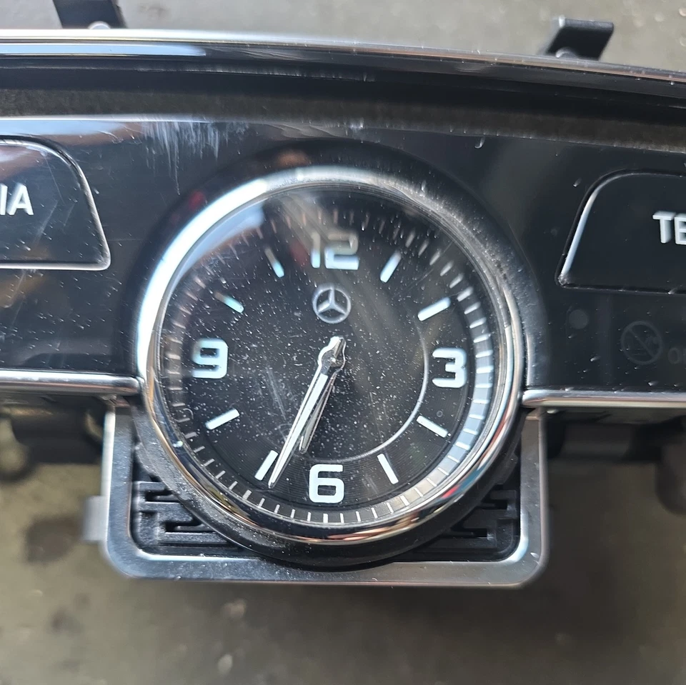 RADIO CONTROL 16 MERCEDES BENZ AMG C63S W205 MONTADO EN TABLERO CON RELOJ 2059053901 Foto 2 de 4