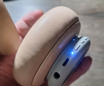 Bang & Olufsen BeoPlay H4 2nd Gen Wireless Headphones - Limestone