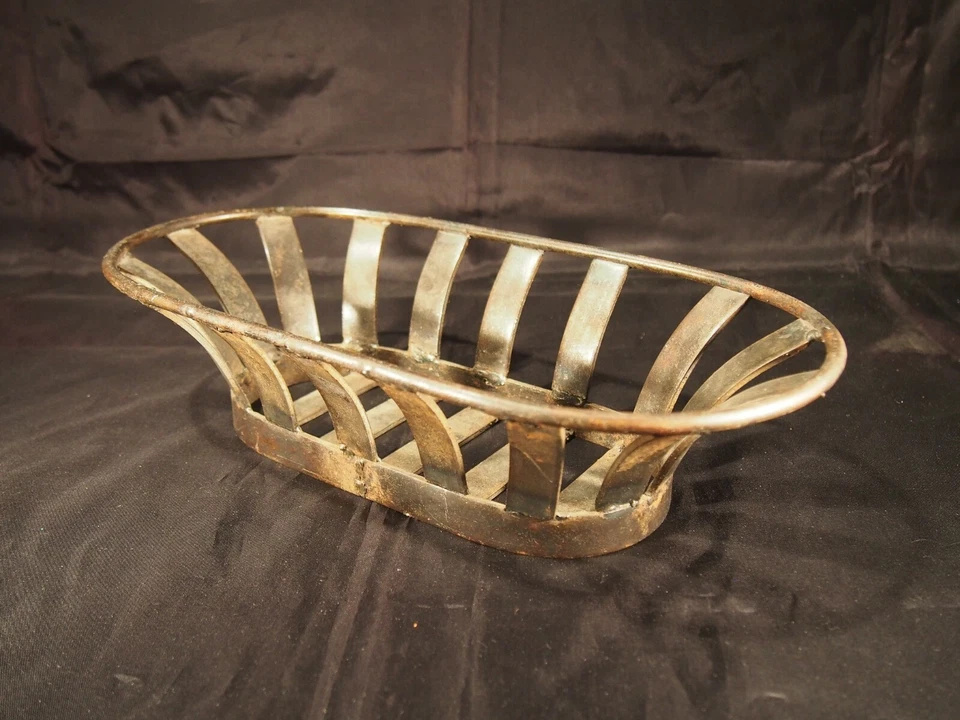 Cesta de exhibición floral soldada de metal de arte popular 14 x 7 x 5 Foto 4 de 4