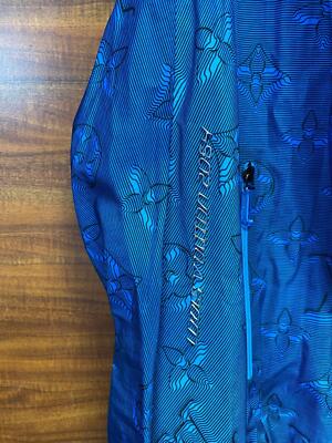 Louis Vuitton ロゴプリント ウェメンズトップ Authentic Louis Vuitton 2054 Printed Windbreaker Hoodie Jacket