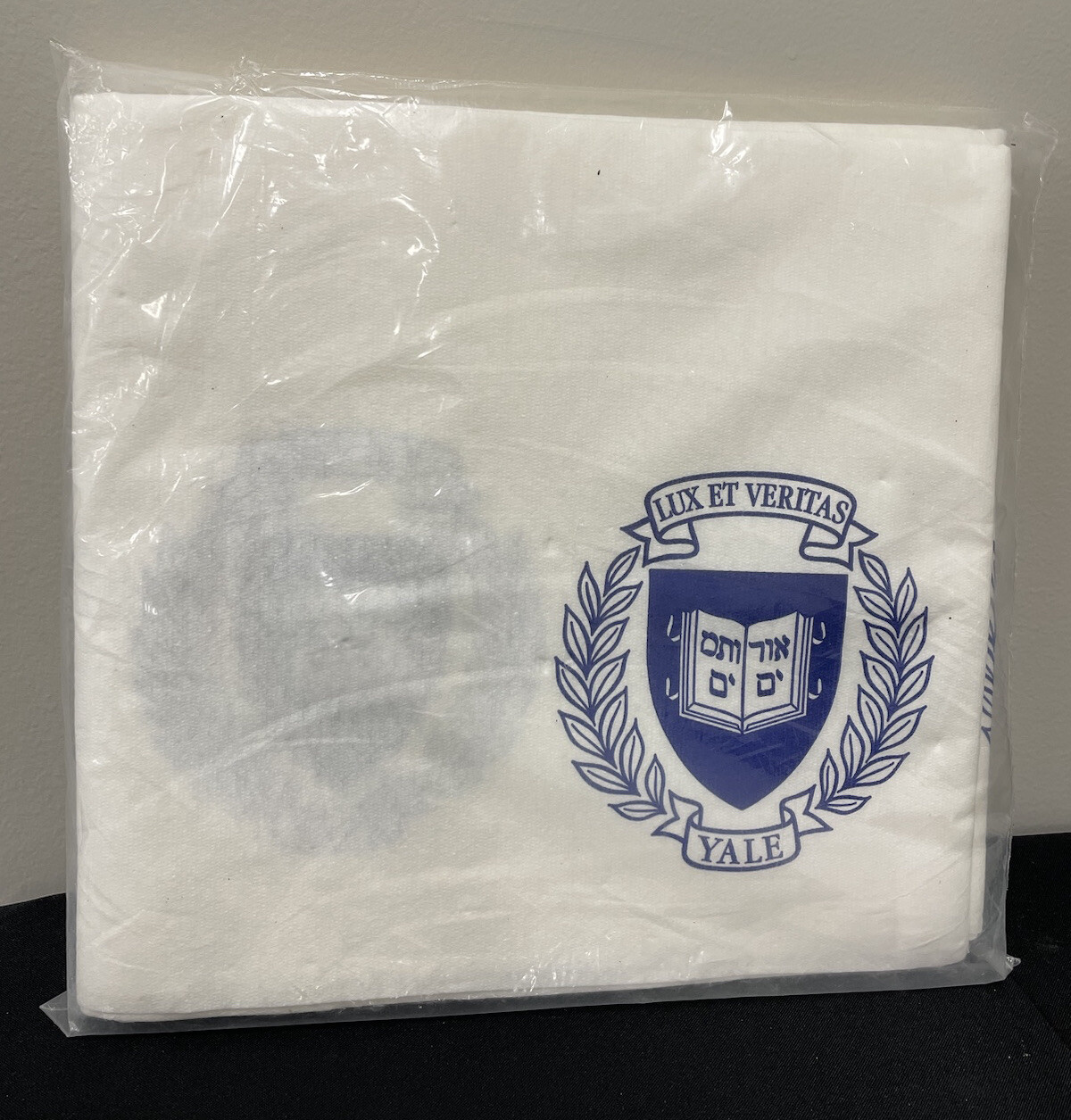 Vintage *New* YALE UNIVERSITY LUX ET VERITAS Crest Paper Tablecloth Logo