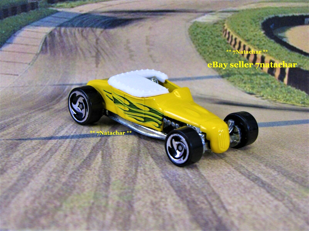 1927 Ford Track T Roadster Road Track Race Car Model 1/64 Scale  B1
