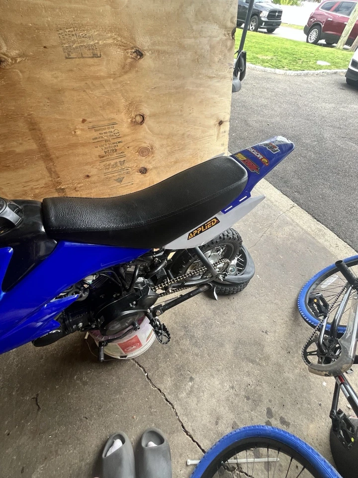 Vendo para 400, Js poner neumático delantero nuevo (ambas llantas están un poco dobladas) Foto 2 de 4