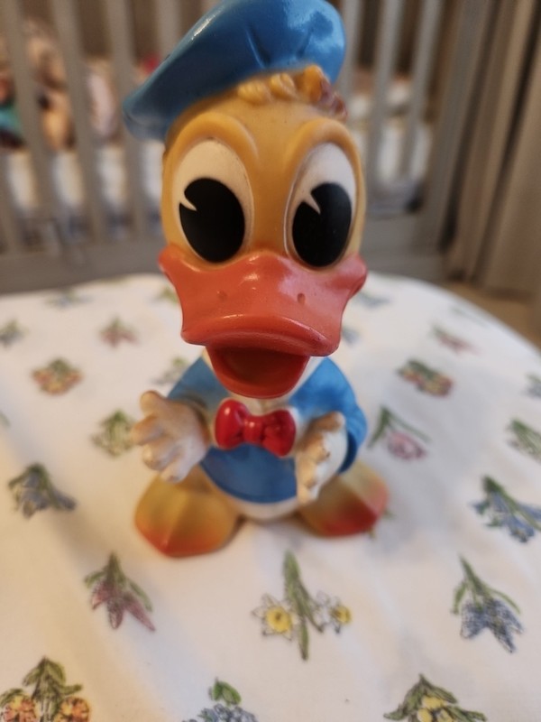 VINTAGE 1960's WALT DISNEY PRODUCTIONS  DONALD DUCK 6" SQUEAK TOY Made in Italy