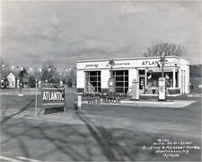 1952 ATLANTIC GAS STATION MONTICELLO NY 8x10 PHOTO PUMP OIL SIGNS AUTOMOBILIA