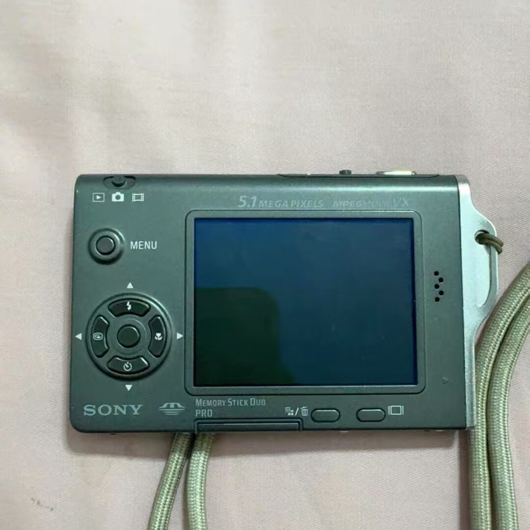 Sony Cyber-shot DSC-T7 5.1MP CCD Vintage Digital Camera - 100