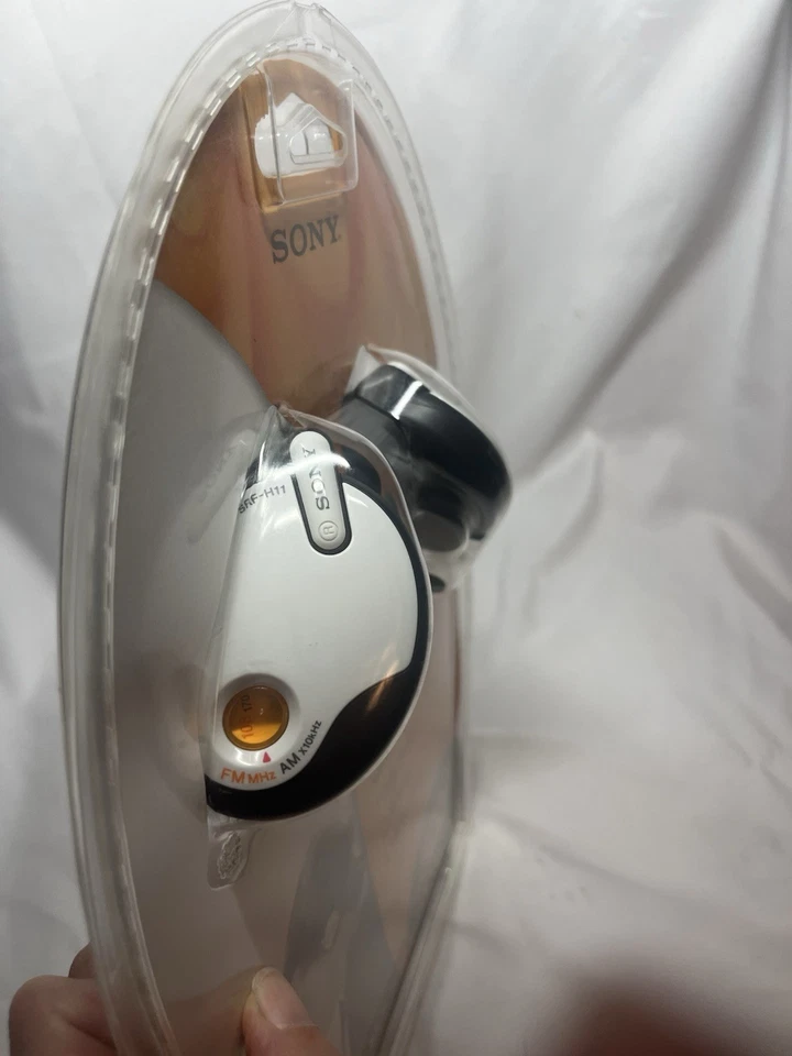 Sony SRF-H11 Headphone Radio FM/AM Sport Mega Bass Walkman New - Image 3 of 4